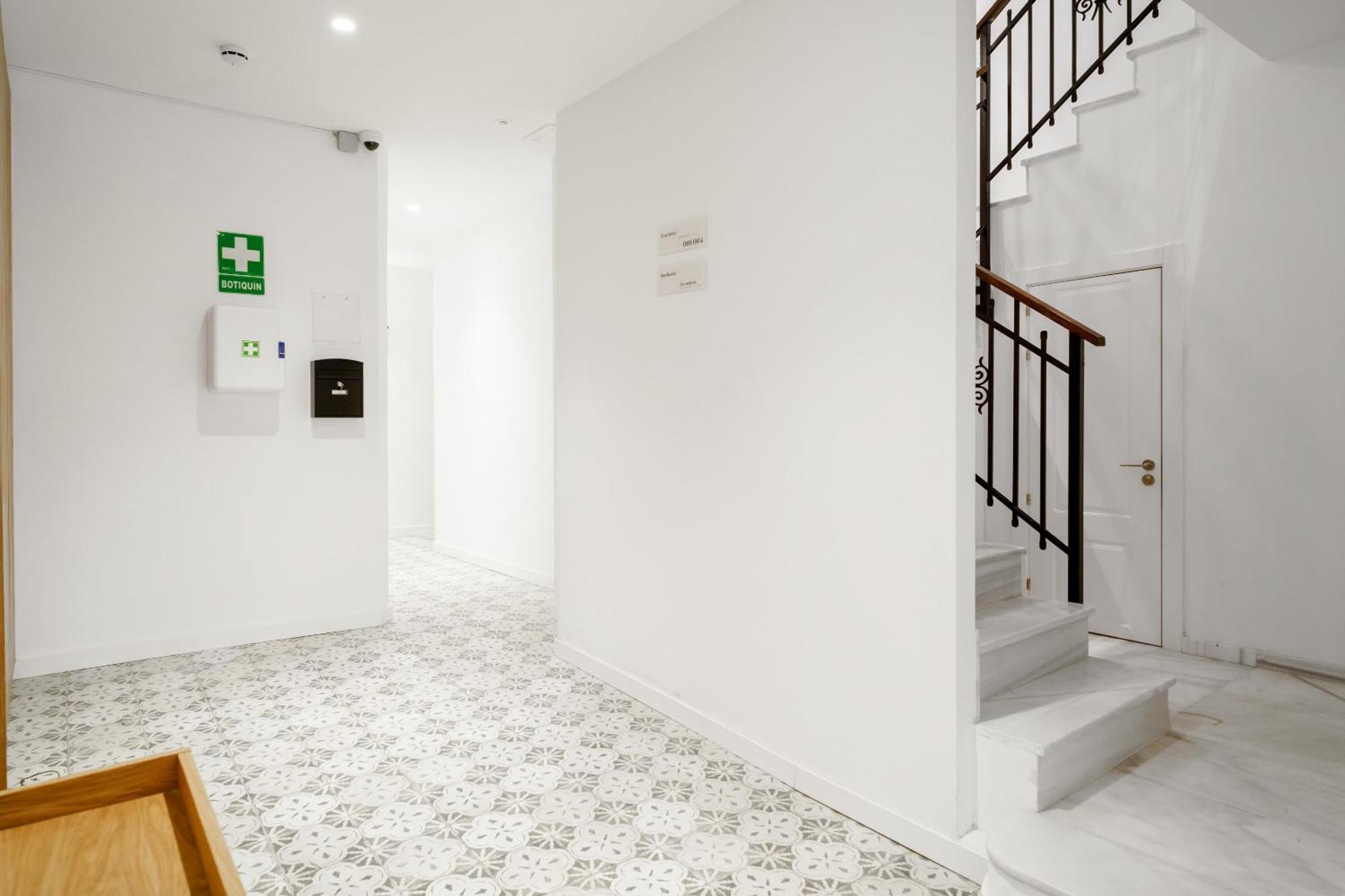 Limehome Malaga Calle Victoria Экстерьер фото