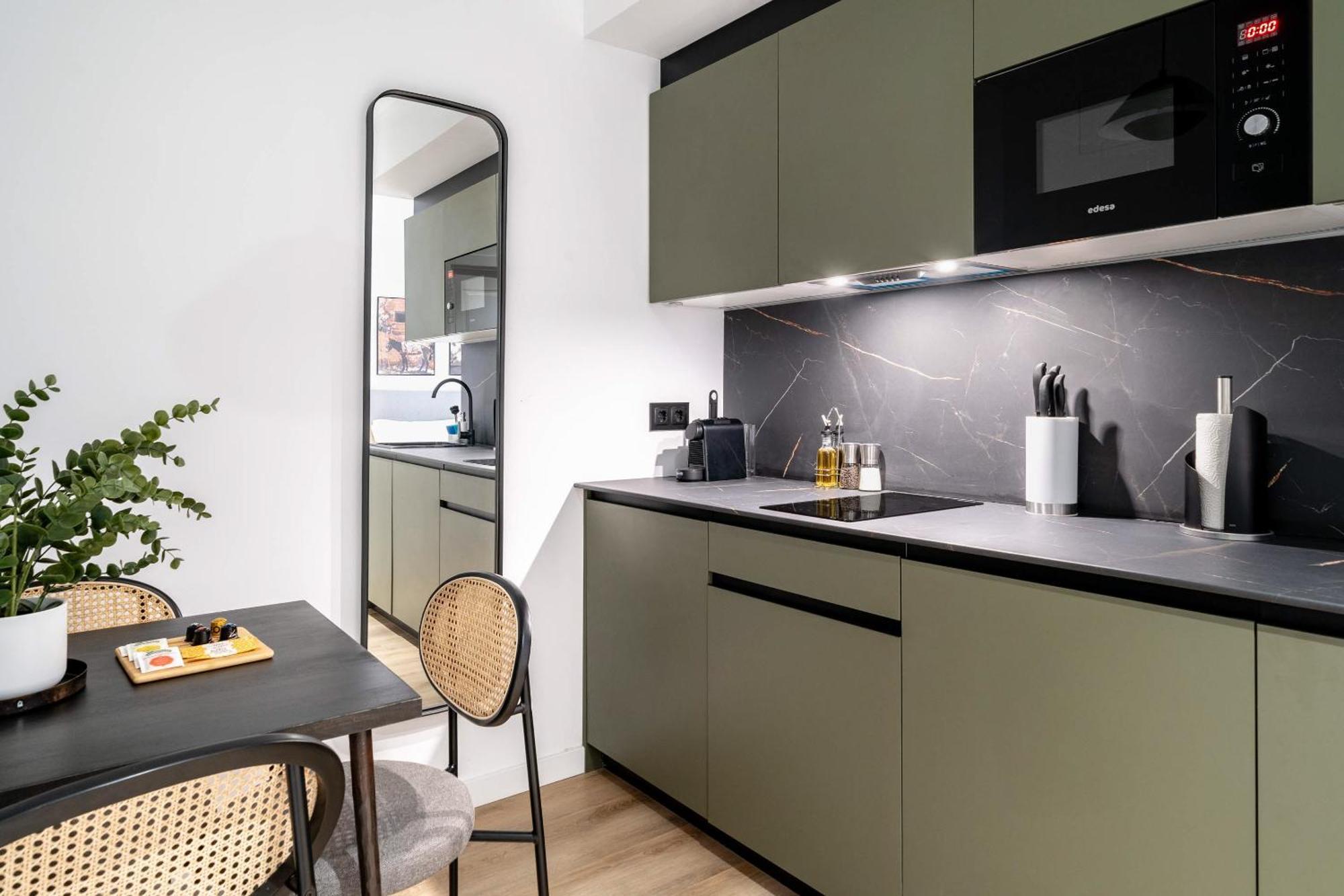 Limehome Malaga Calle Victoria Экстерьер фото