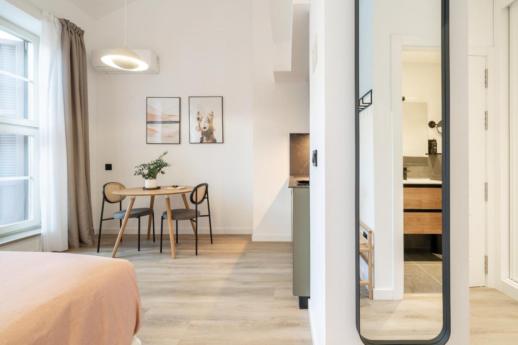 Limehome Malaga Calle Victoria Экстерьер фото